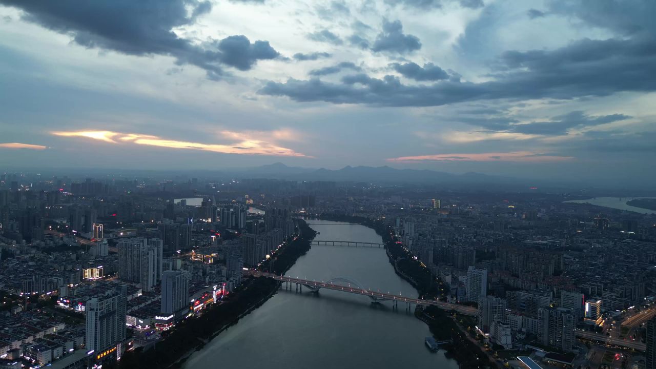 航拍江西赣州城市风光日落晚霞
