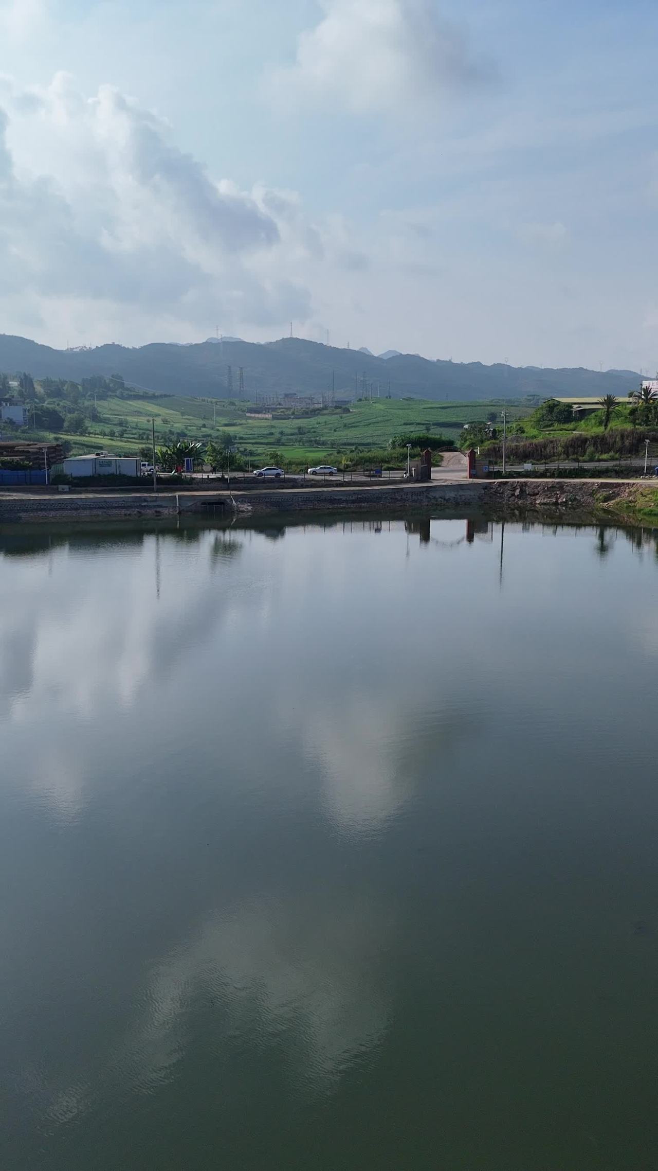 湖畔静谧时光