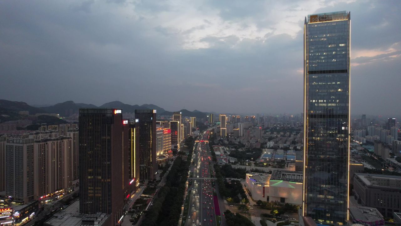 山东城市夜幕降临夜景灯光济南经十路商务中心金融中心航拍 