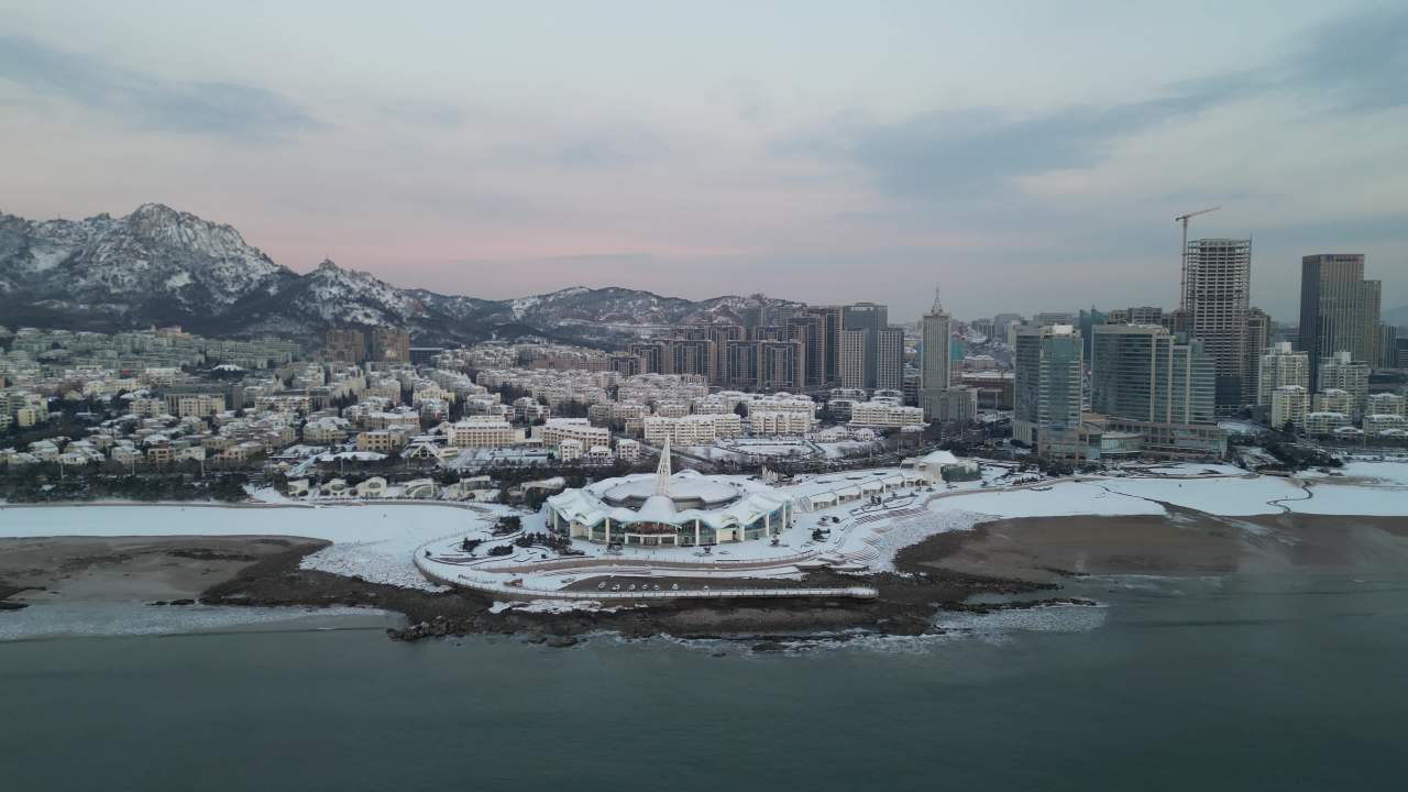青岛石老人浴场海边雪景航拍 15