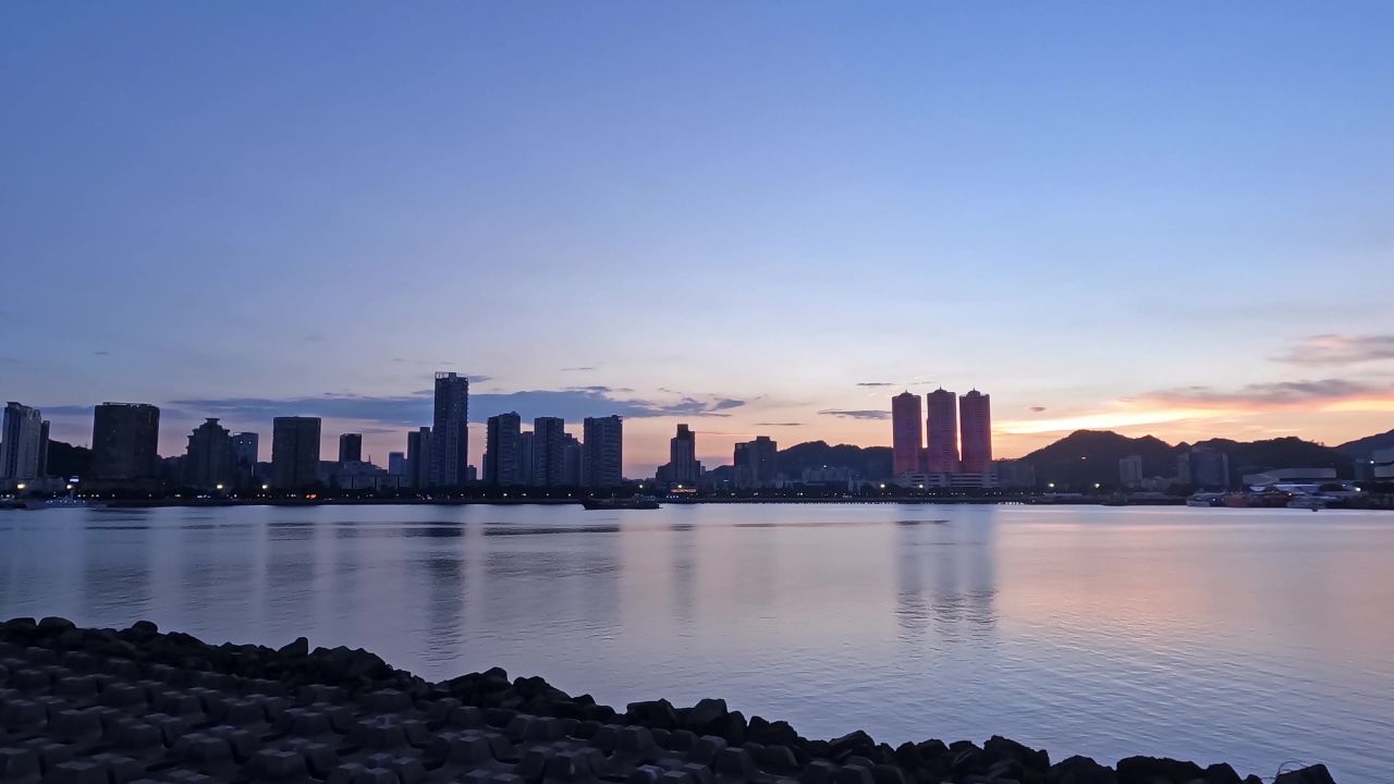 灯光天边映晚霞2