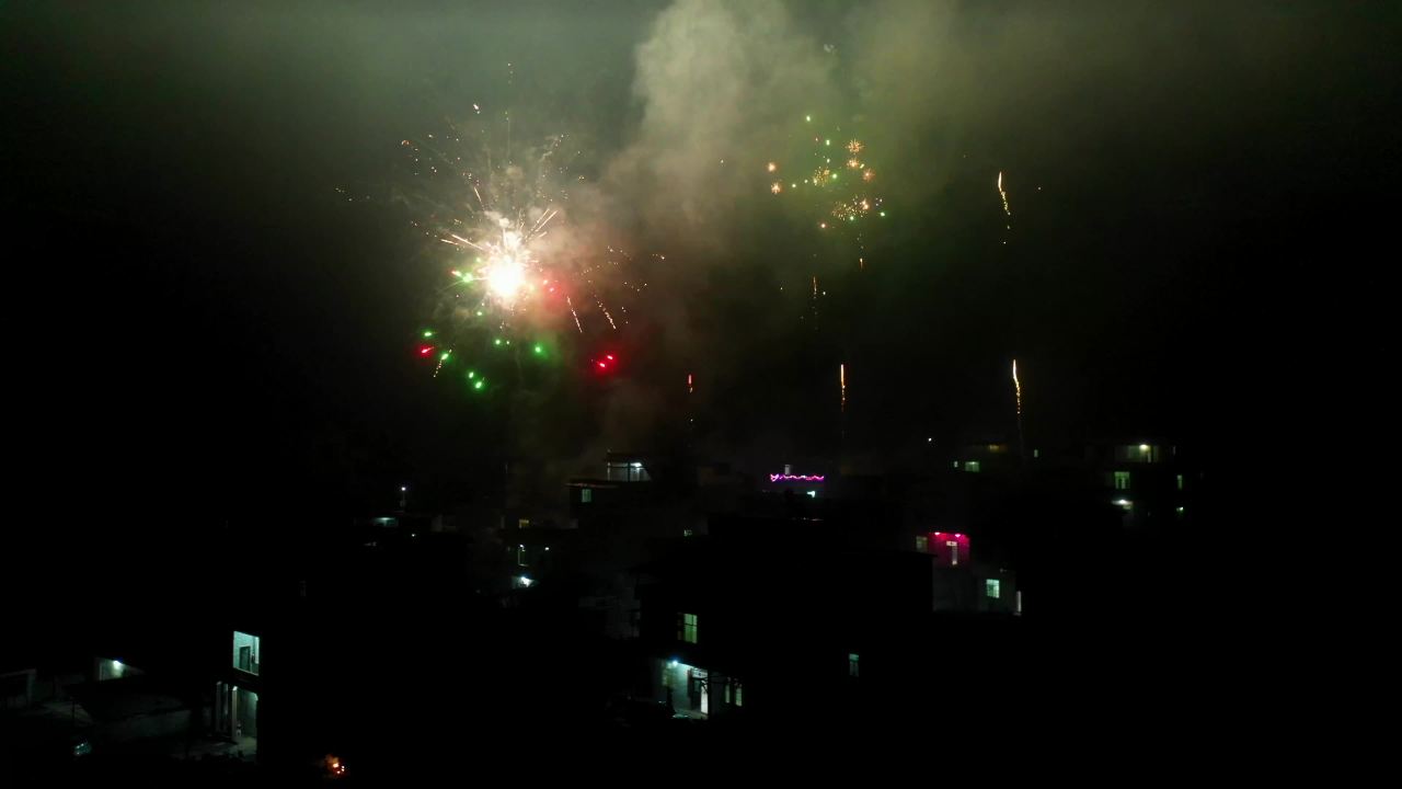 夜空中的绚烂烟花