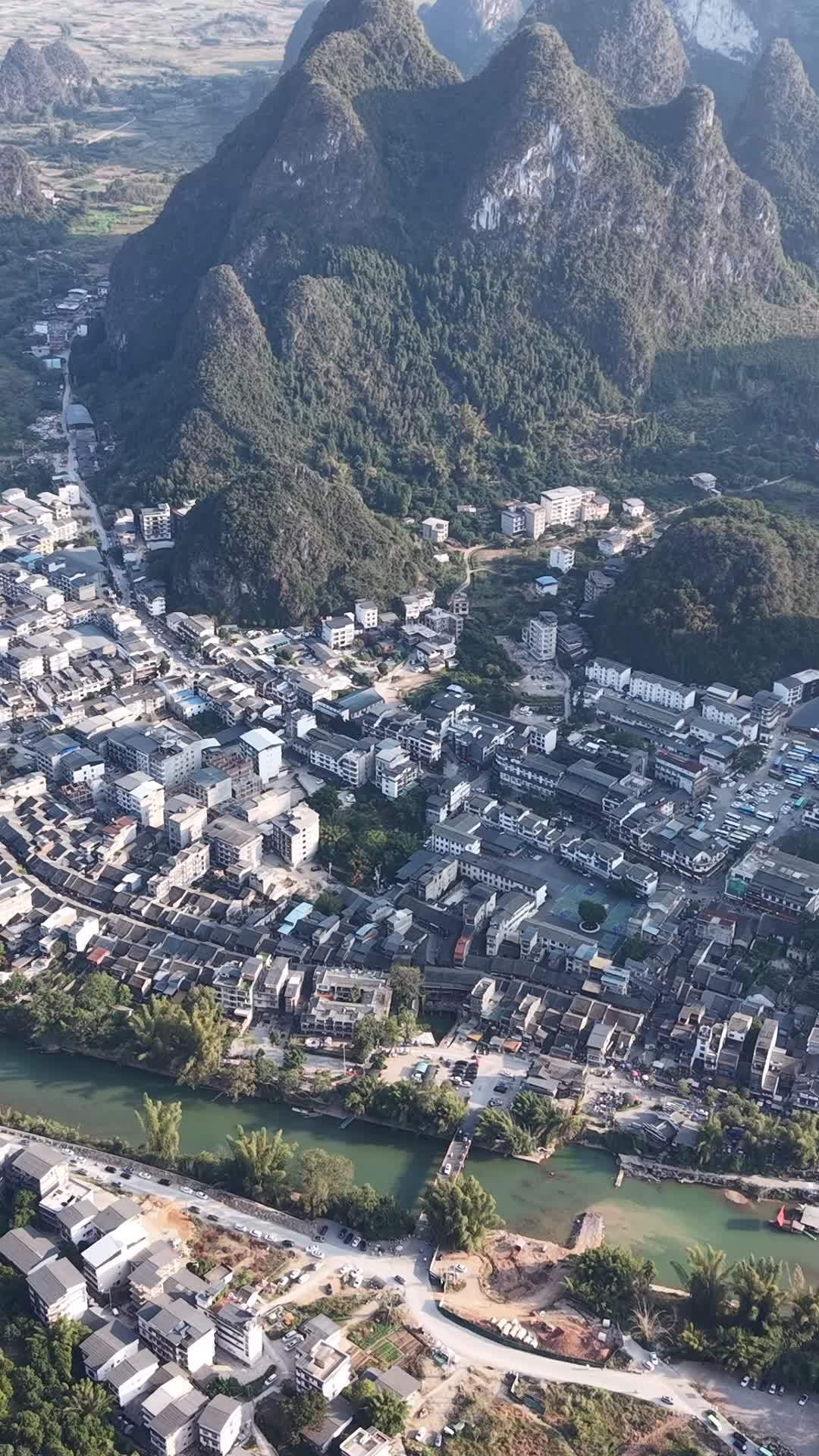 竖版航拍广西桂林阳朔兴坪山水风光漓江 (18)