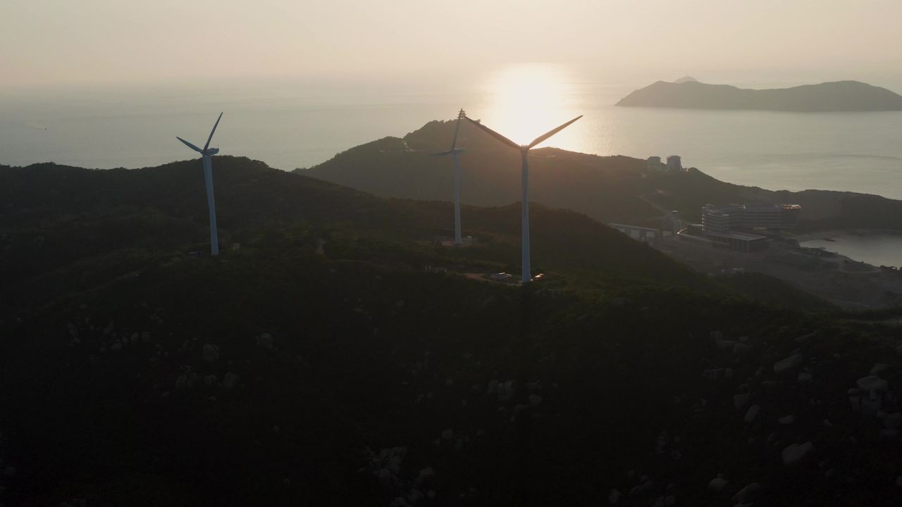 珠海海岛朝霞及山顶风车五