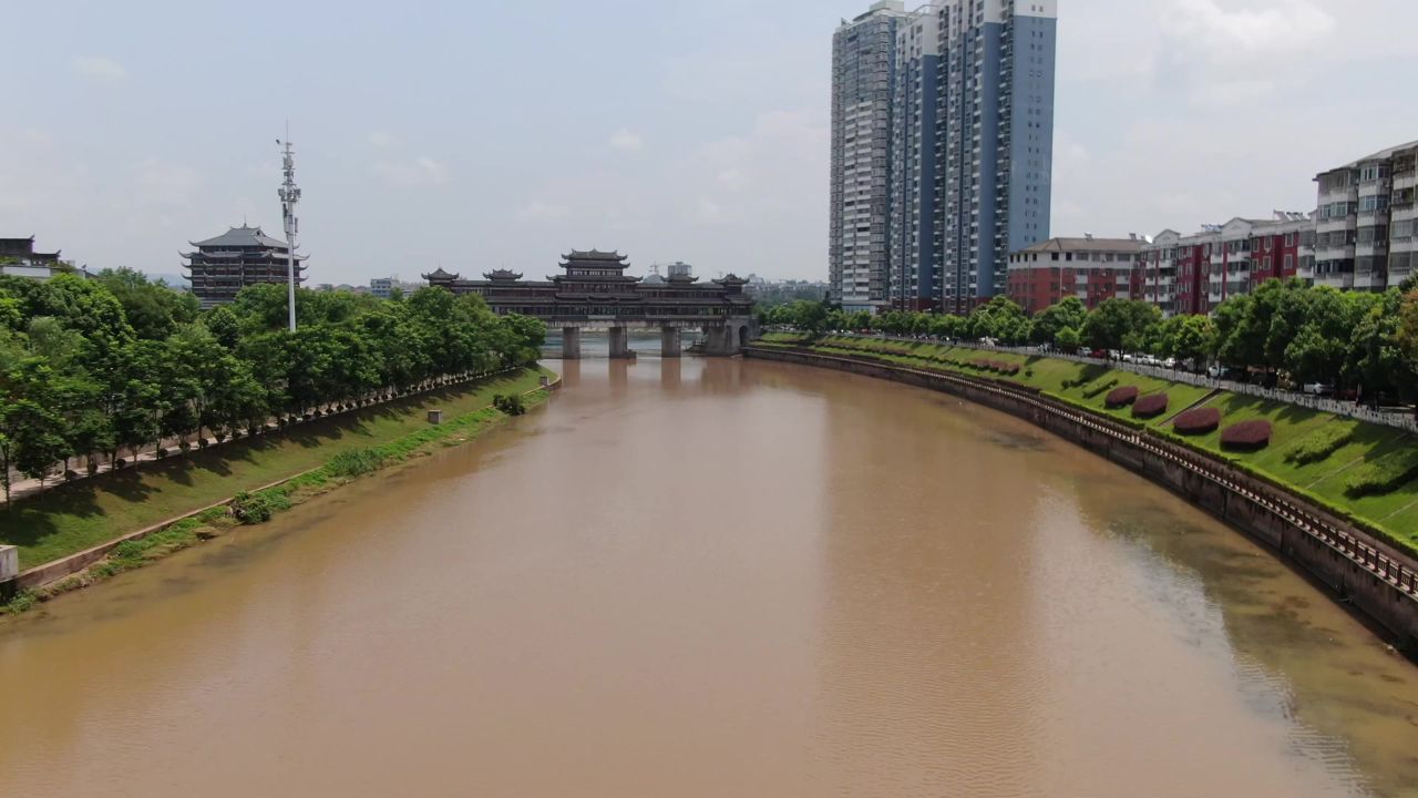 河流洪水风雨桥航拍 
