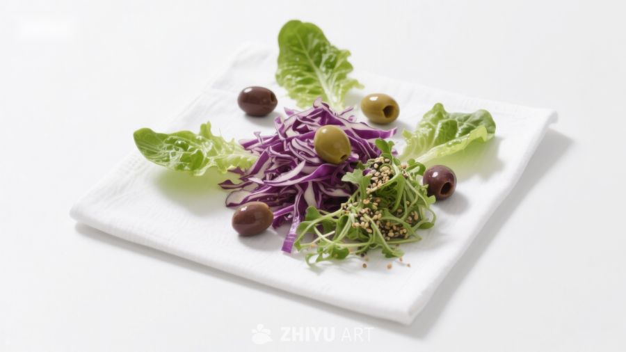 紫甘蓝沙拉配橄榄与生菜