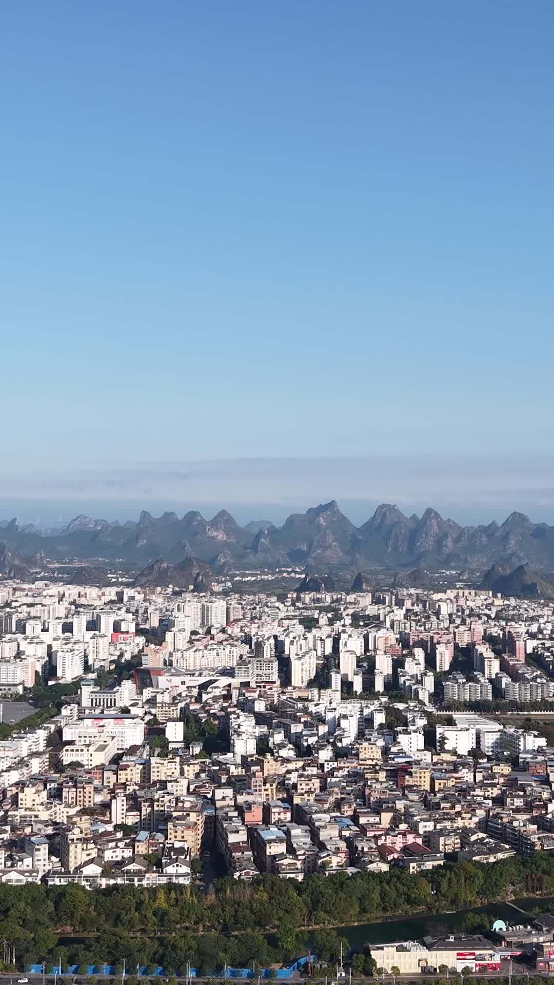 城市与山川的和谐共存