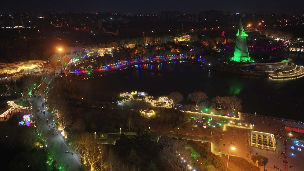 夜色中的公园