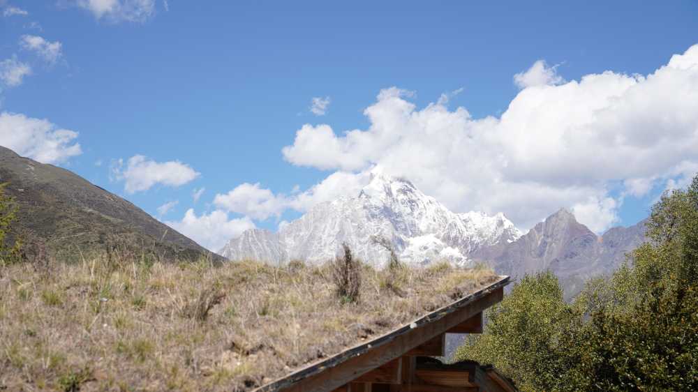 四姑娘山幺妹峰雪山