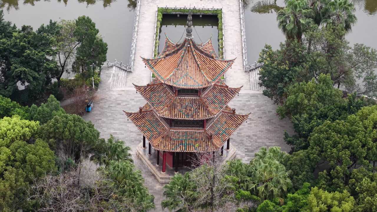 古亭静谧水边景