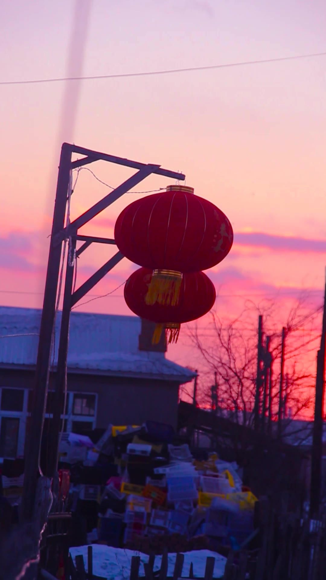 夕阳下的红灯笼