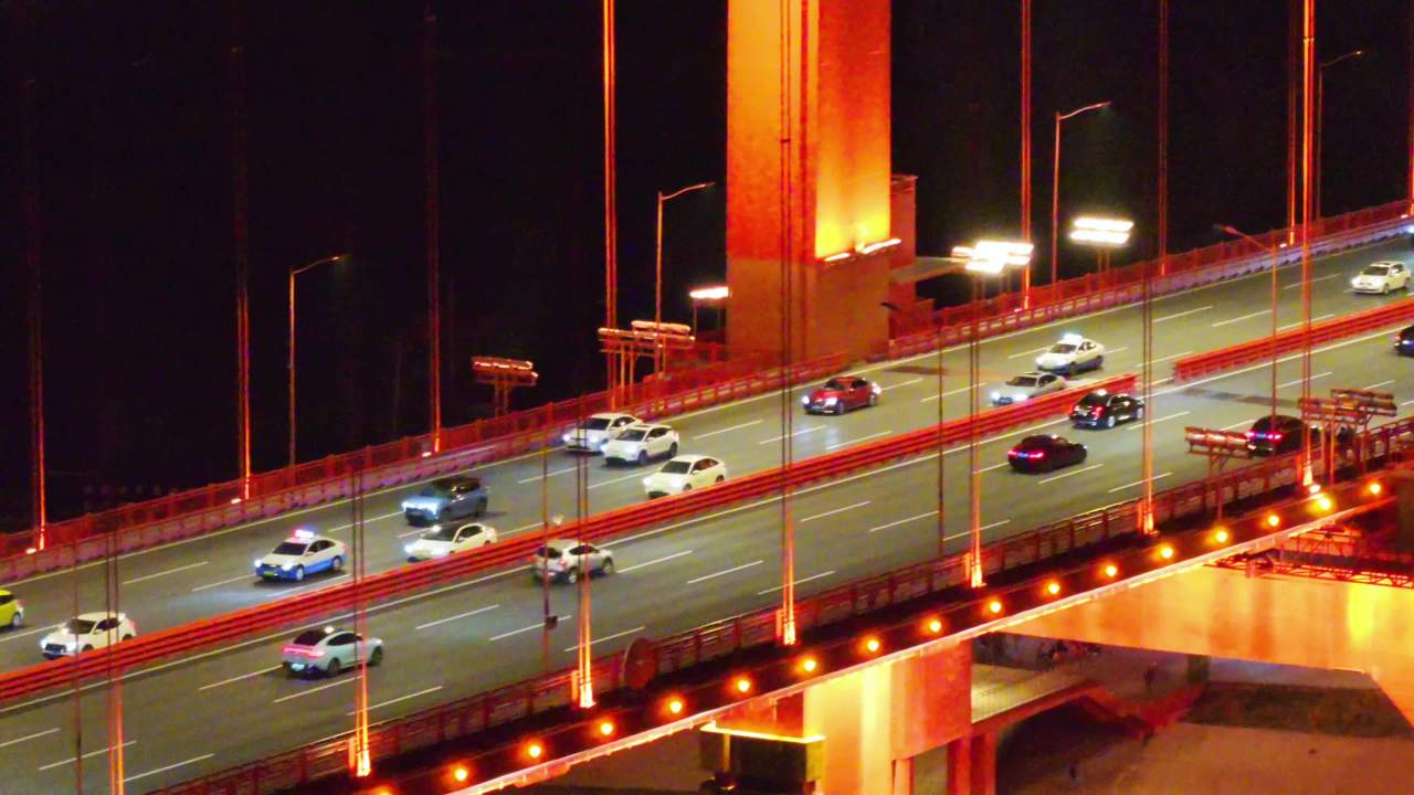 夜幕下的桥梁车流