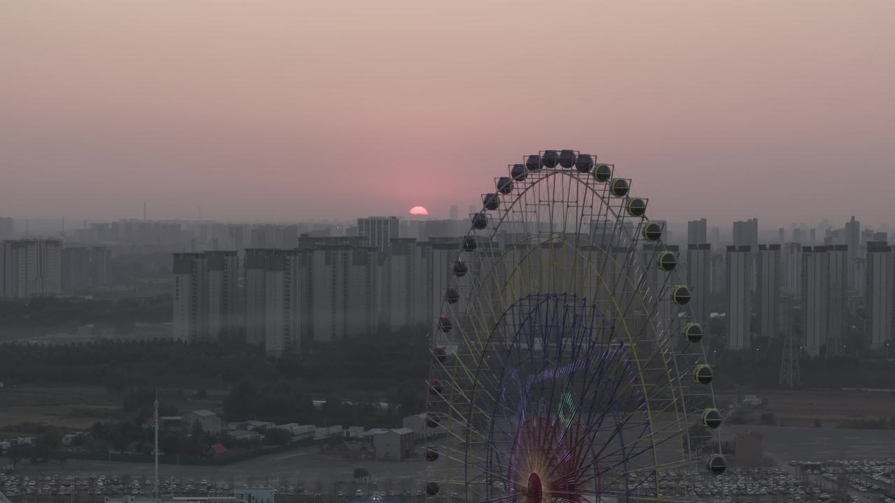 摩天轮下的黄昏