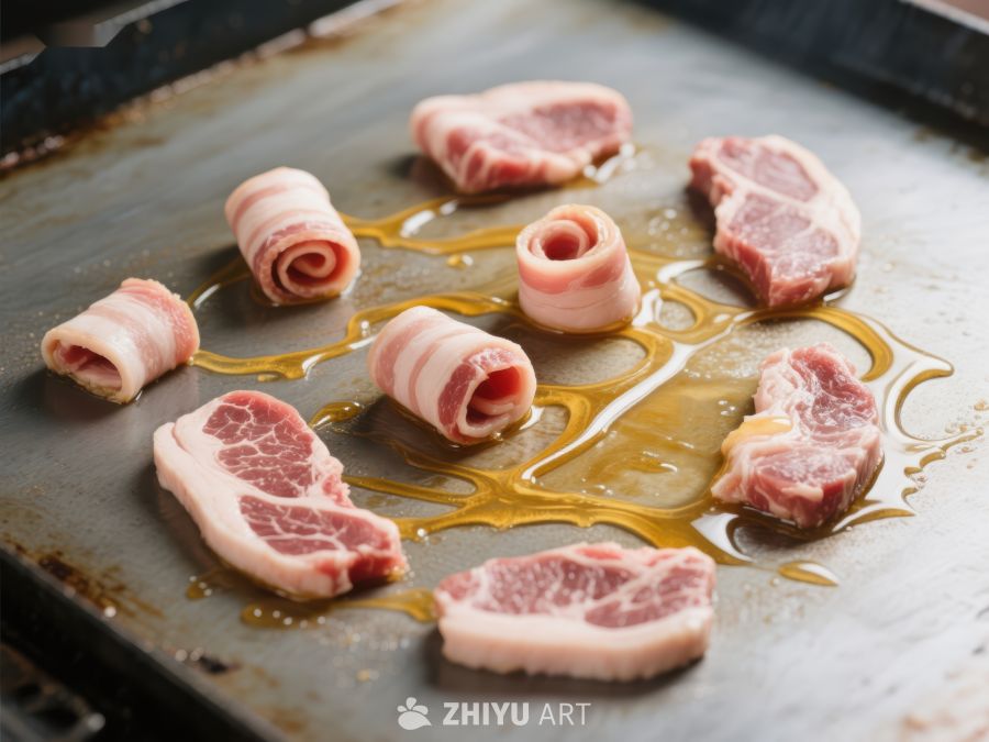 烤盘上的五花肉卷