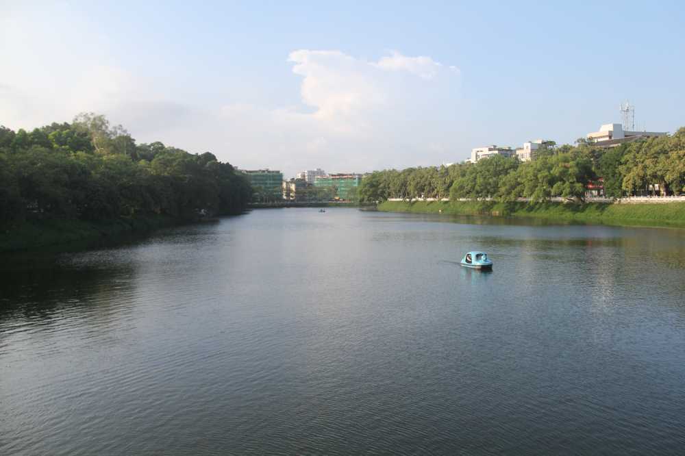 西湖湖面