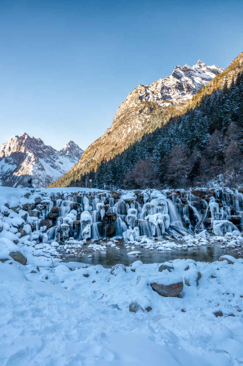 小瀑布雪山
