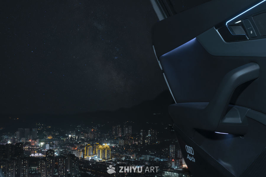 夜晚黔江打开车门看见的城市全景