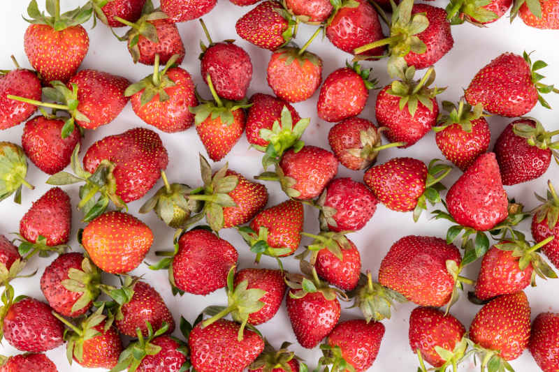 新鲜草莓水果实拍 10
