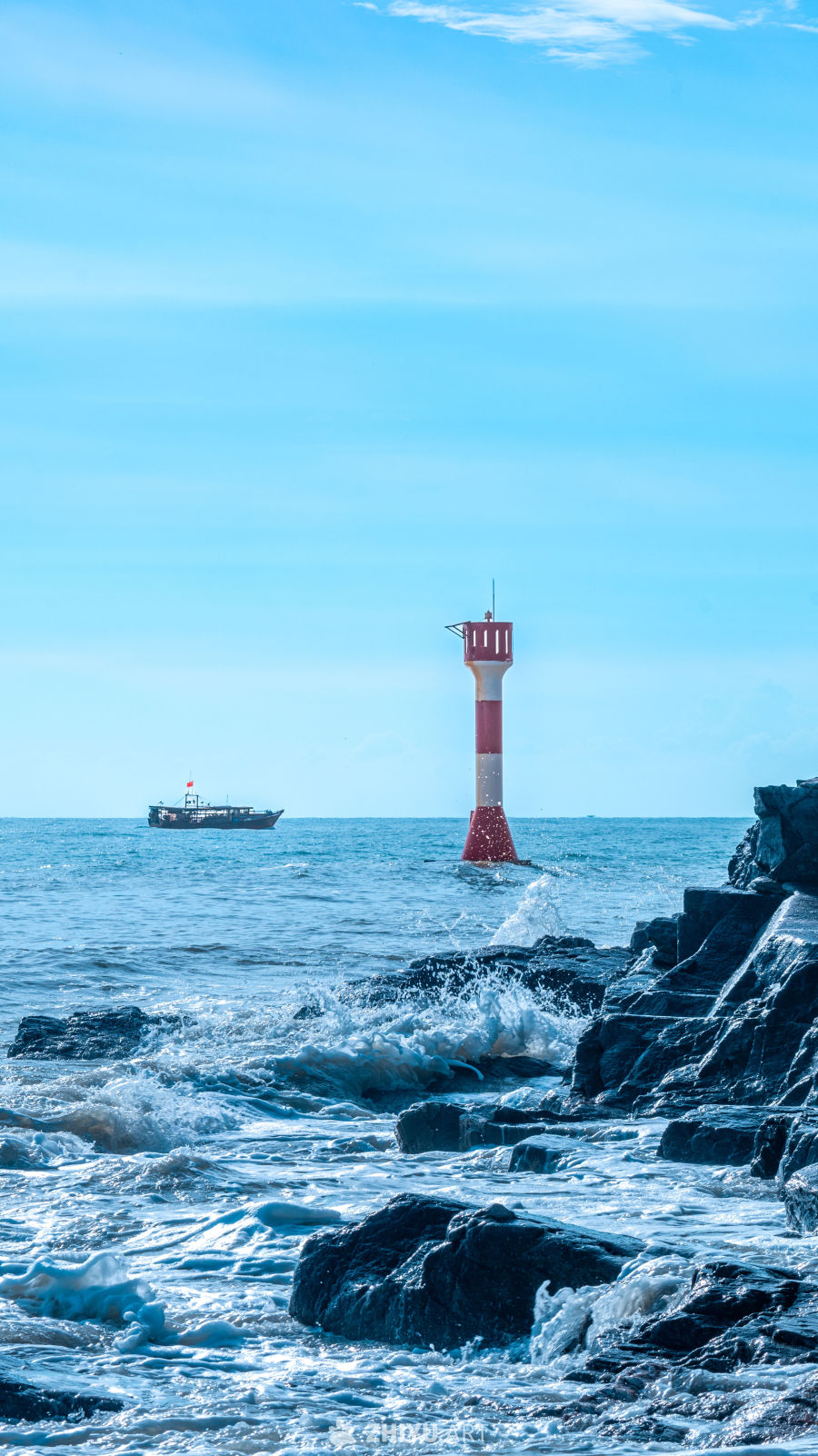 灯塔与碧海蓝天
