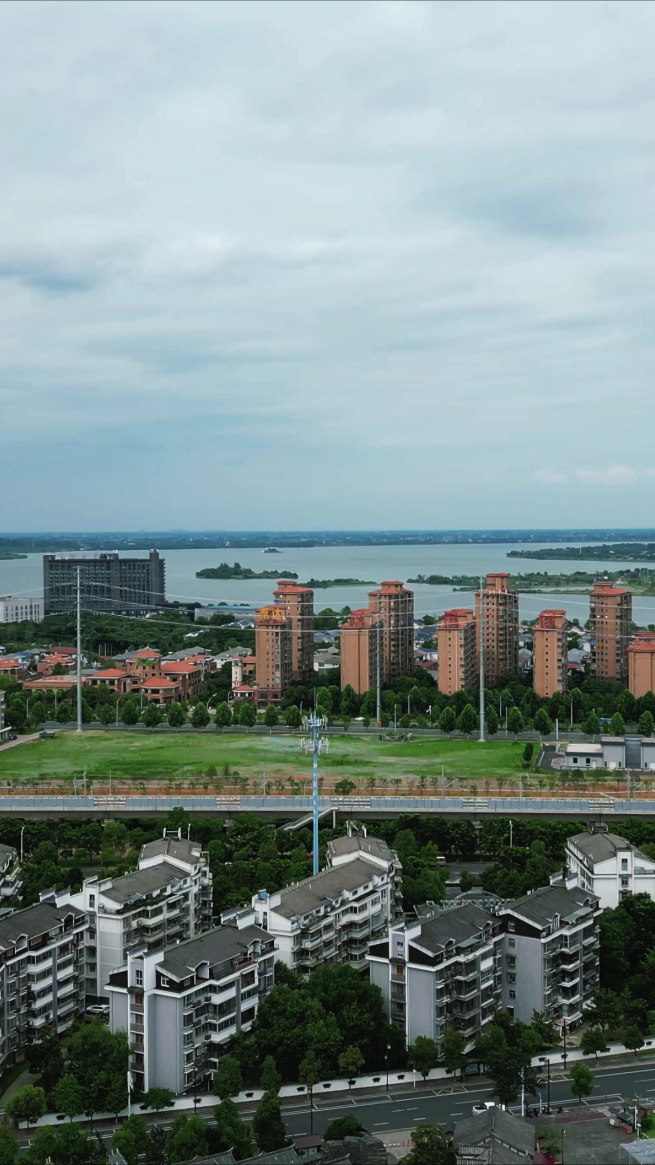 湖北襄阳城市风光竖屏航拍