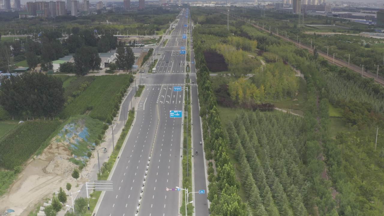 城市绿道上的公路风光
