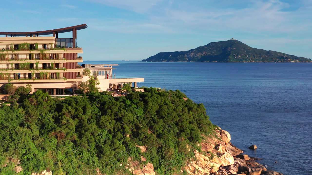 珠海东澳岛海边现代建筑及周边景观一