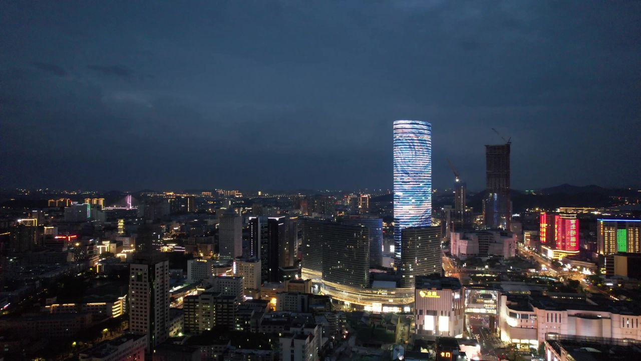 江苏徐州夜幕降临苏宁广场夜景