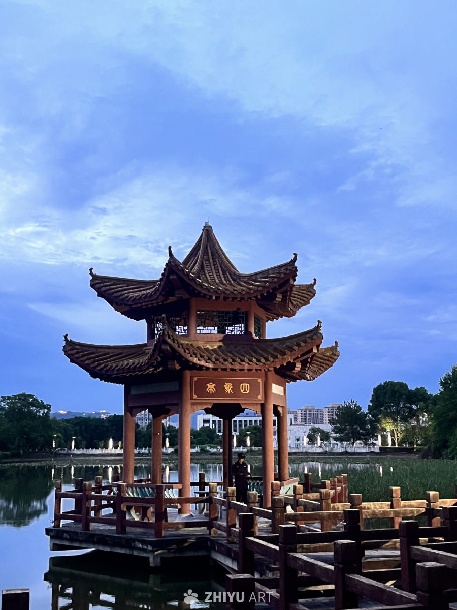 湖畔古亭静谧时光