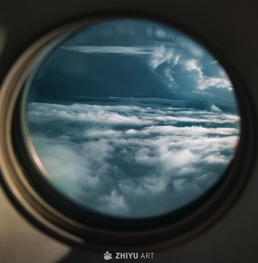 空中俯瞰云海