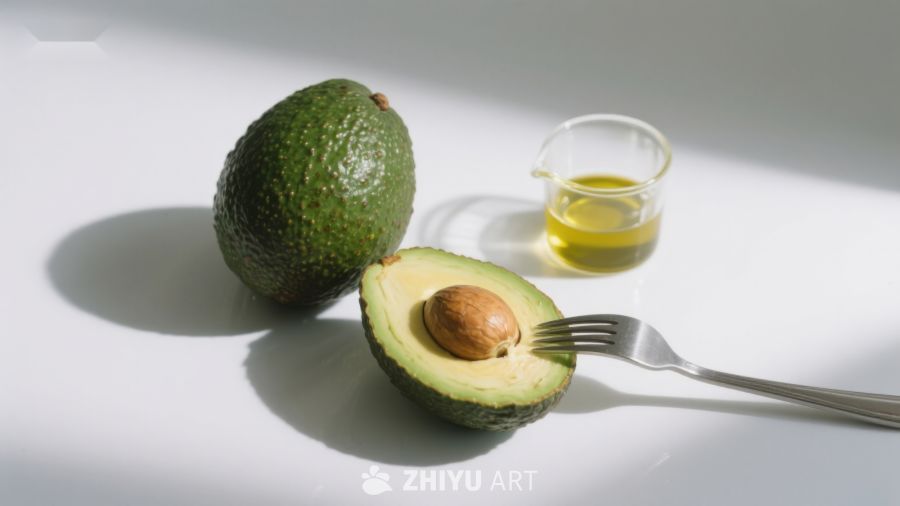新鲜牛油果与橄榄油的静物组合