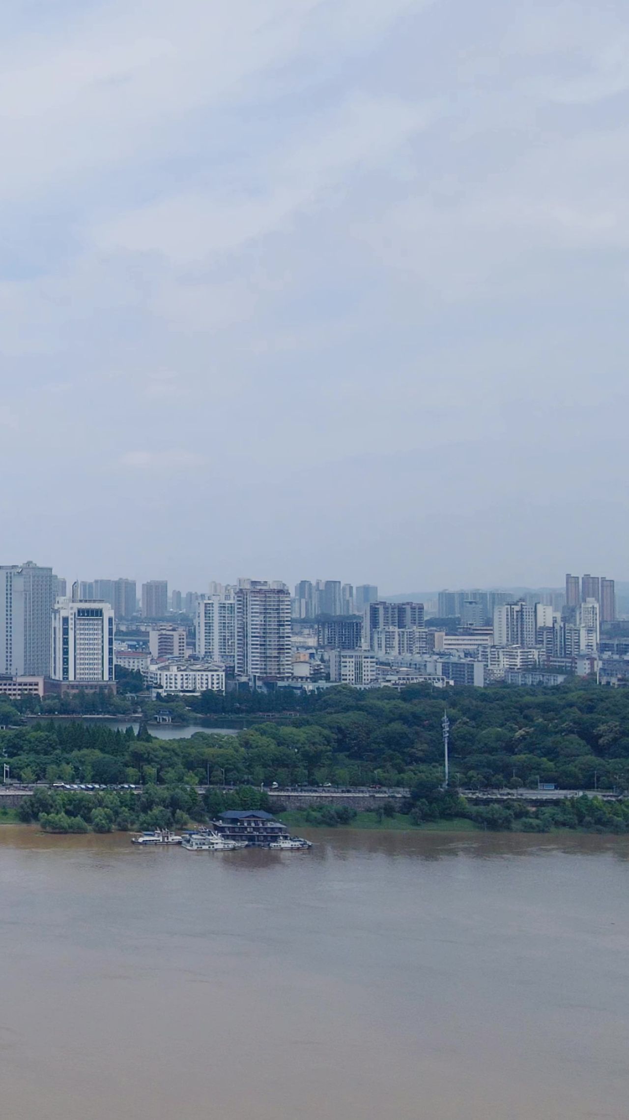城市航拍湖南株洲湘江边高楼建筑