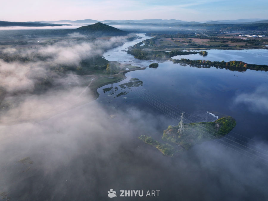 云雾缭绕 田园织幽