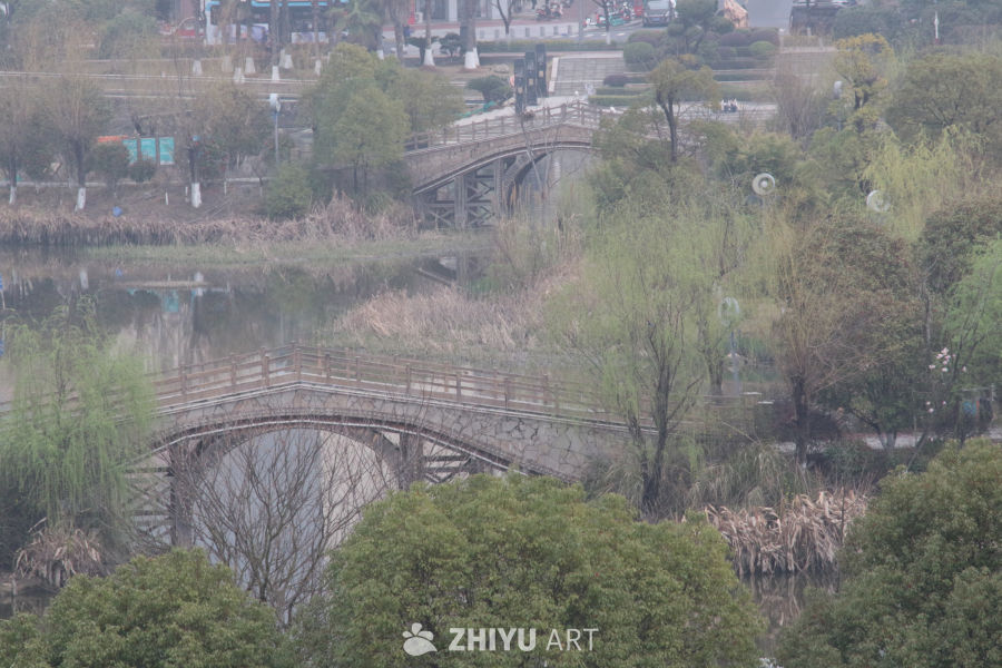 湖畔古桥静谧景
