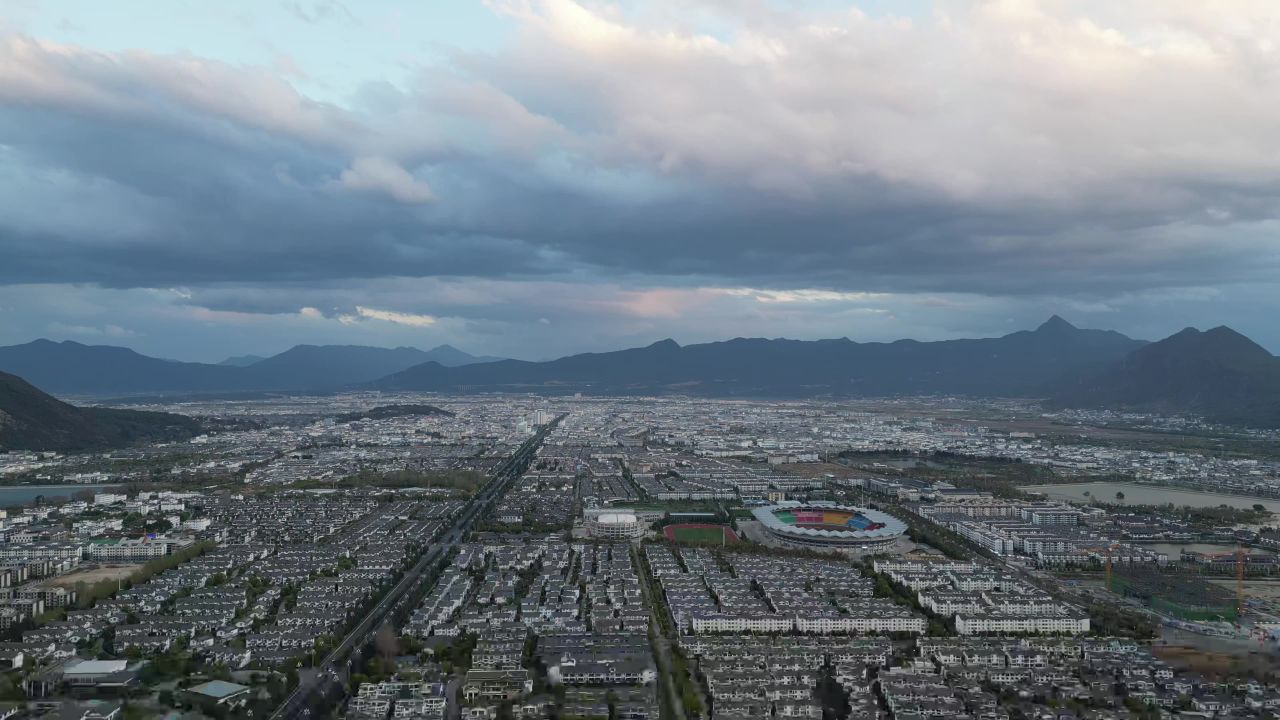 航拍云南丽江城市大景