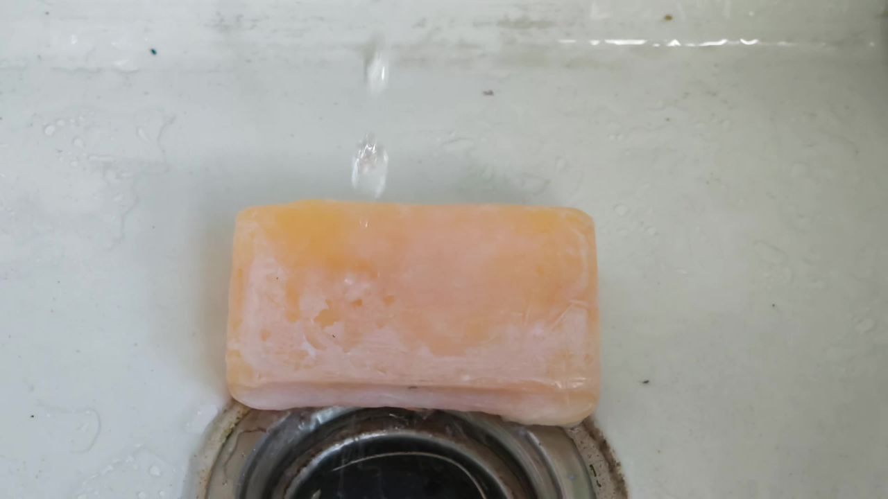 流水与黄色肥皂