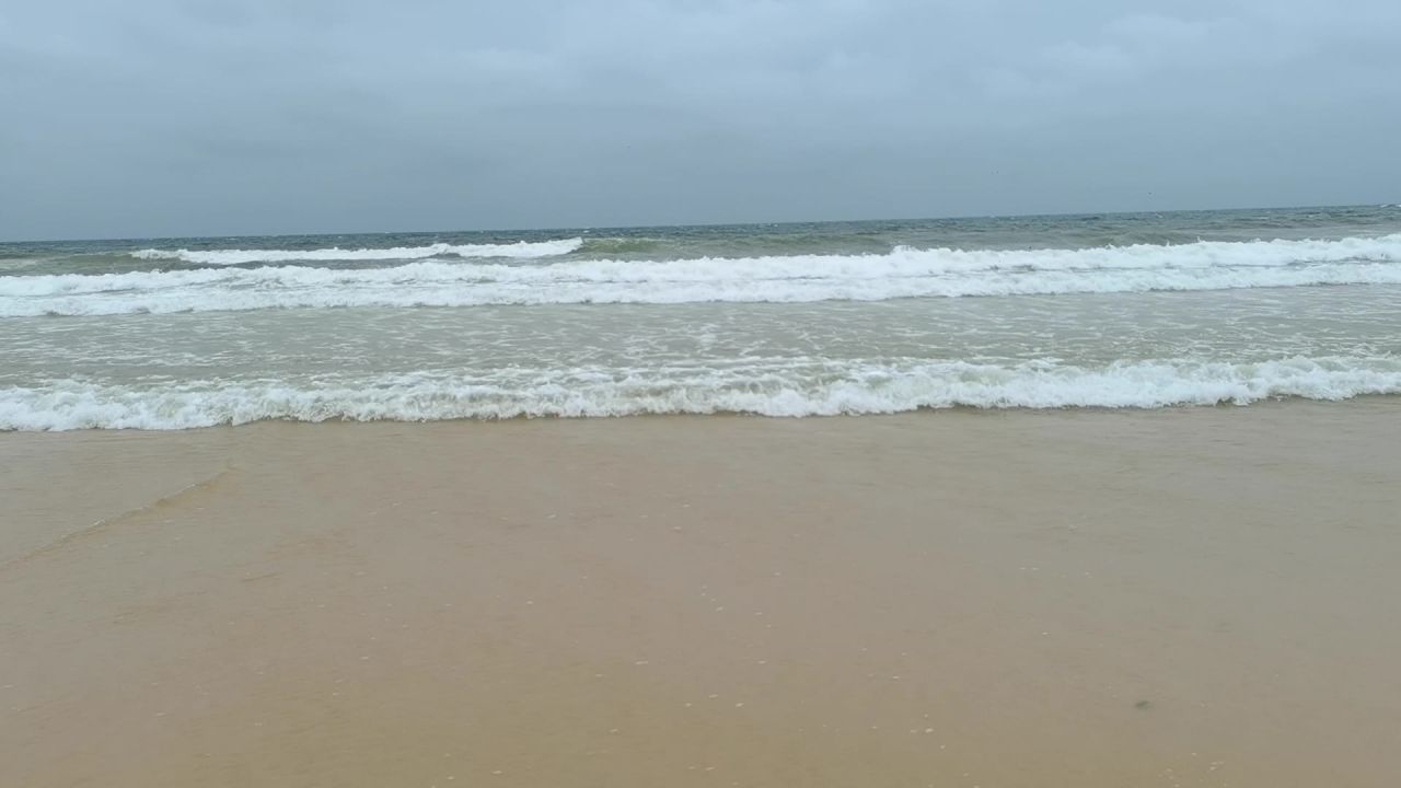 海边景色海岸沙滩海浪拍打