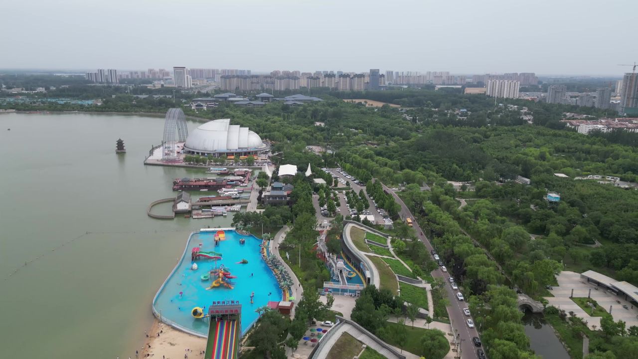  航拍山东聊城湖西带状公园