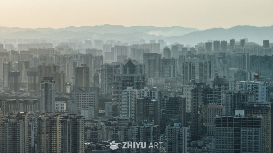 雾霾中的城市景观