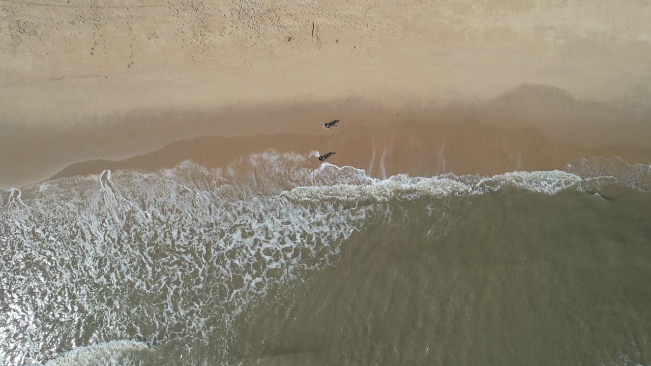 大海海洋沙滩礁石海岛自然风光航拍 