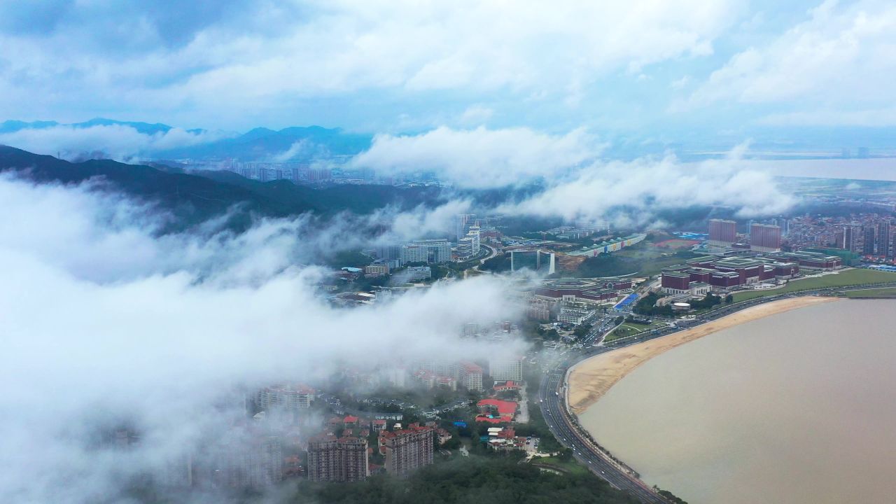 龙舟雨季节多变的云5
