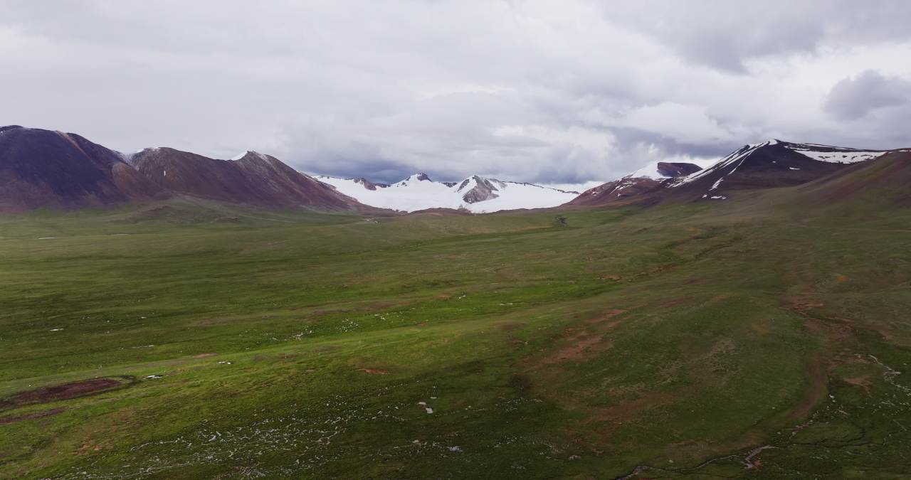青藏高原唐古拉山雪山风光航拍