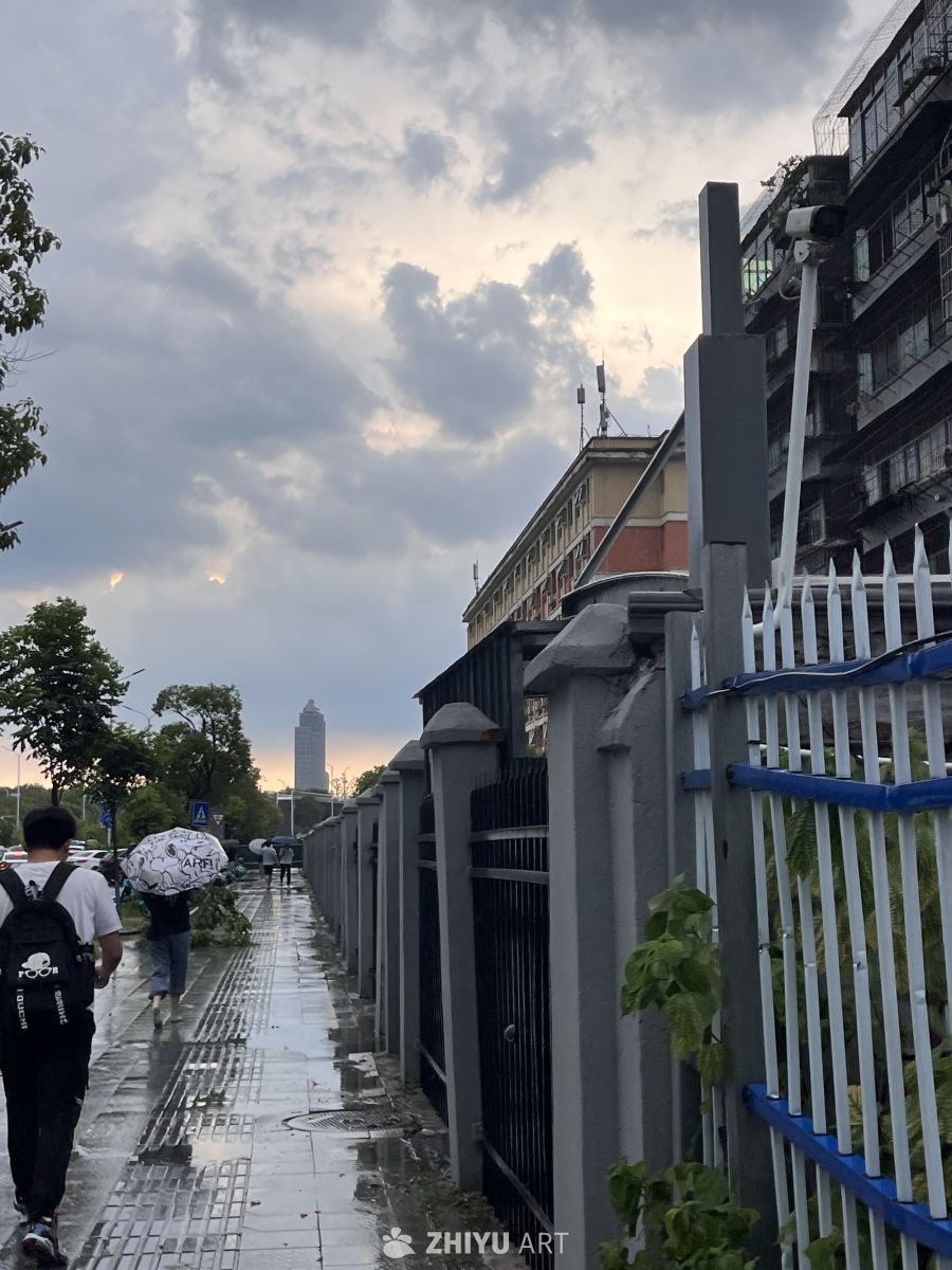 雨后城市的宁静时光