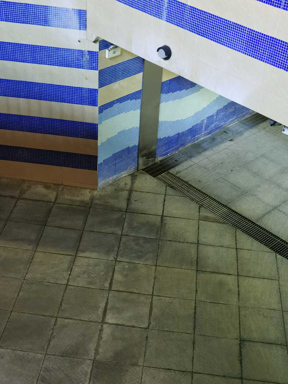 地下通道口