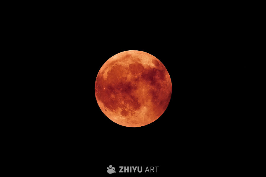 红月高悬夜空