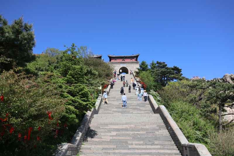 “会当凌绝顶，一览众山小”。五岳独尊泰山系列 3