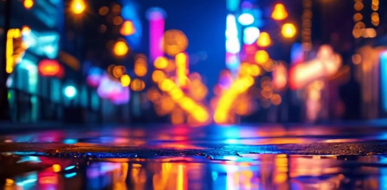 雨后城市夜景霓虹倒影迷离光晕