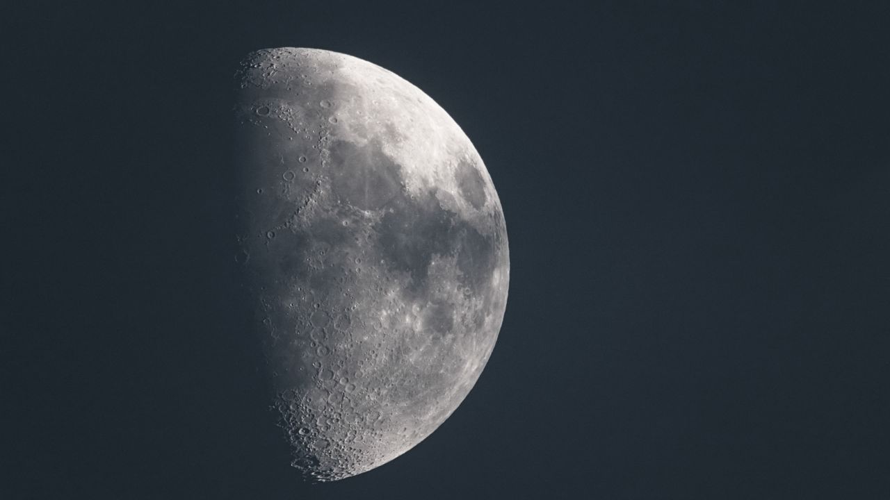 月亮月球夜晚天空皎洁明月长焦特写延时摄影 23
