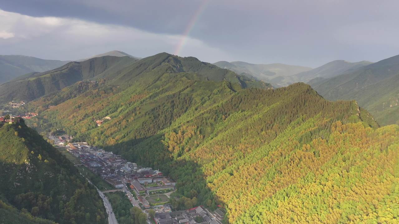 彩虹山镇