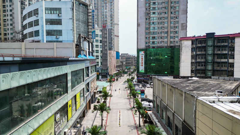 航拍湖北襄阳拉美步行街  