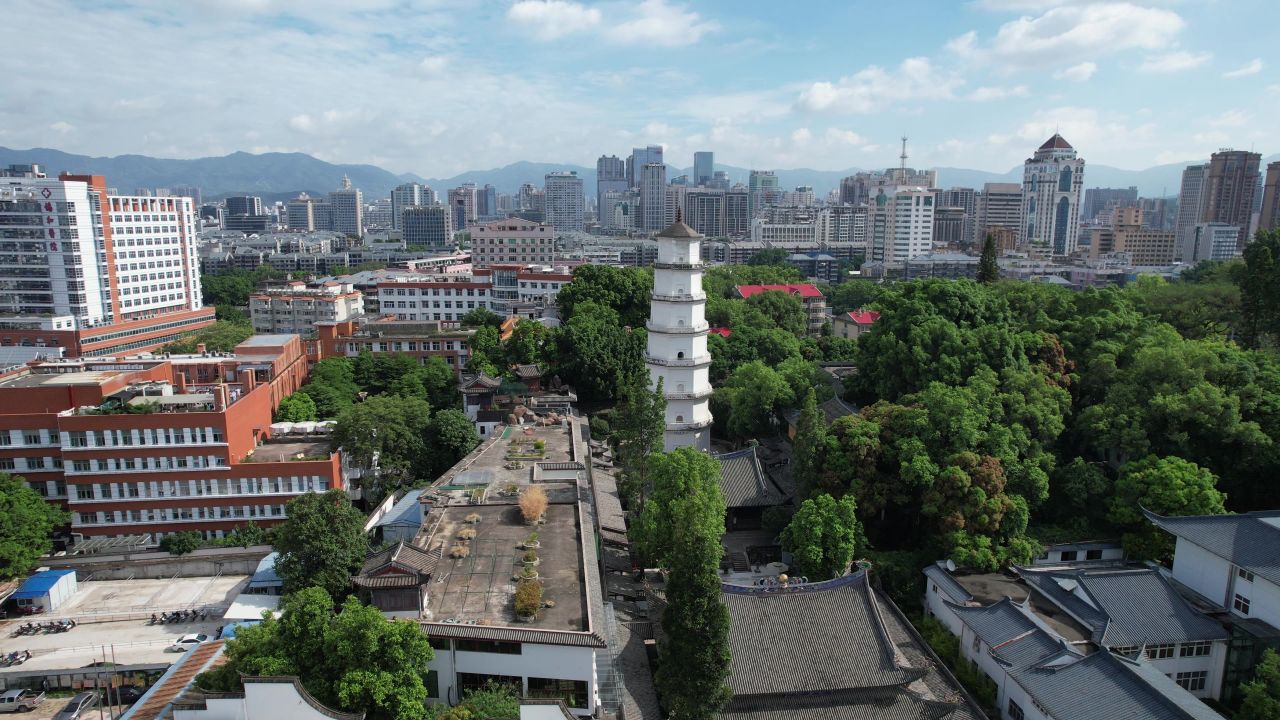 福建福州定光寺定光塔地标建筑白塔航拍 